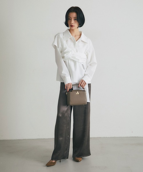 ARVELLIA(アルベリア)の「DRAPED CROSS SHIRT(シャツ/ブラウス・レディース・ホワイト/ブラック・M)」の8枚目の写真
