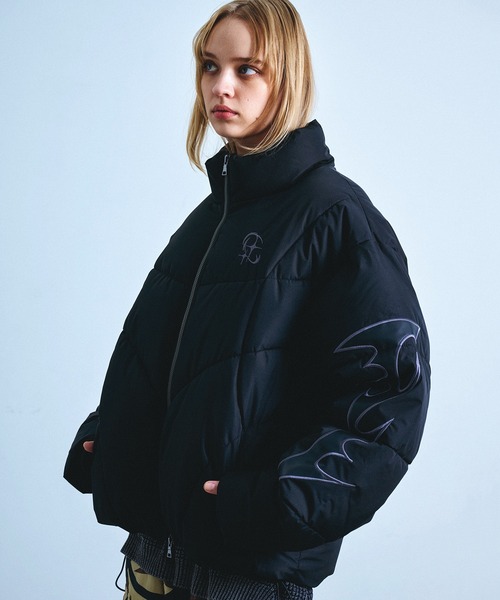 Revo.(レボ)の「トライバル 合皮レザーワッペン ワンポイント ロゴ刺繍 ショート パファーブルゾン ダブルジップ【UNISEX】(ダウンジャケット/コート・メンズ・ホワイト/ブラック・M/L)」の5枚目の写真