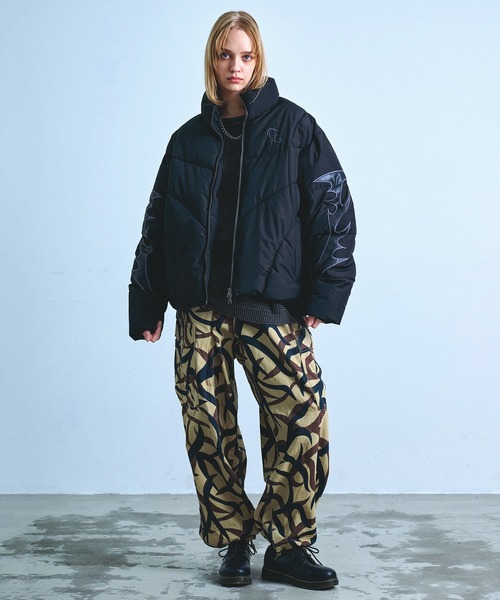 Revo.(レボ)の「トライバル 合皮レザーワッペン ワンポイント ロゴ刺繍 ショート パファーブルゾン ダブルジップ【UNISEX】(ダウンジャケット/コート・メンズ・ホワイト/ブラック・M/L)」の7枚目の写真