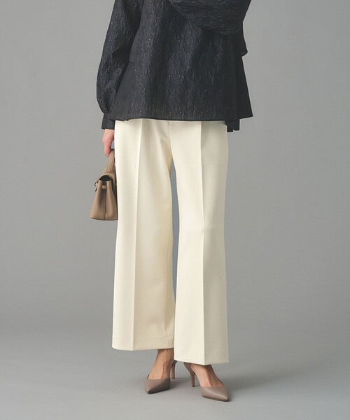 UNITED ARROWS（ユナイテッドアローズ）の「SPONGY タック ワイドパンツ（スラックス・レディース・オフホワイト/ブラック/ネイビー・40/38/36/34）」の2枚目の写真