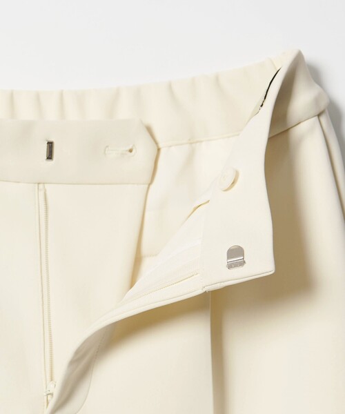 UNITED ARROWS(ユナイテッドアローズ)の「SPONGY タック ワイドパンツ(スラックス・レディース・オフホワイト/ブラック/ネイビー・40/38/36/34)」の11枚目の写真