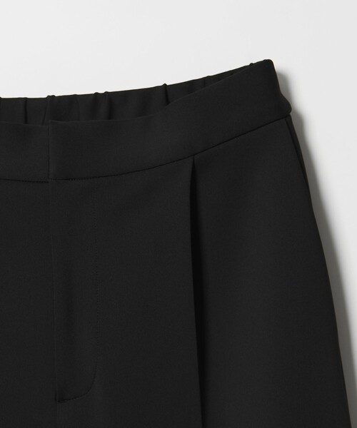 UNITED ARROWS(ユナイテッドアローズ)の「SPONGY タック ワイドパンツ(スラックス・レディース・オフホワイト/ブラック/ネイビー・40/38/36/34)」の16枚目の写真
