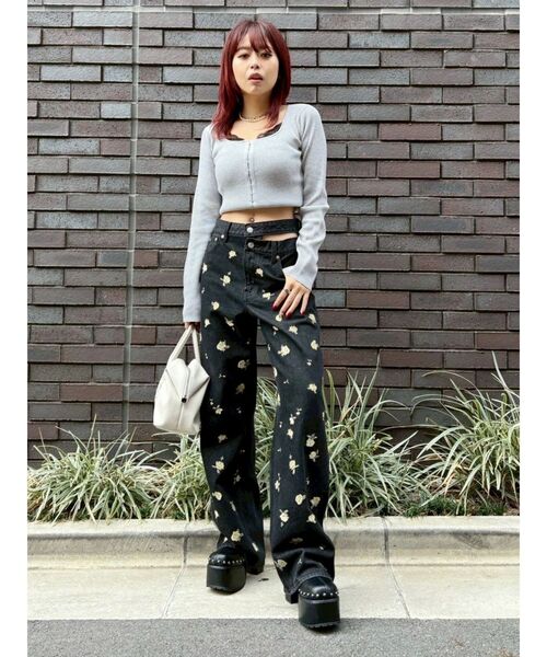 EVRIS（エヴリス）の「Embroideryカットアウトワイドデニムパンツ【セットアップ着用可能】（デニムパンツ・レディース・ブラック/インディゴブルー・MEDIUM/SMALL）」の8枚目の写真