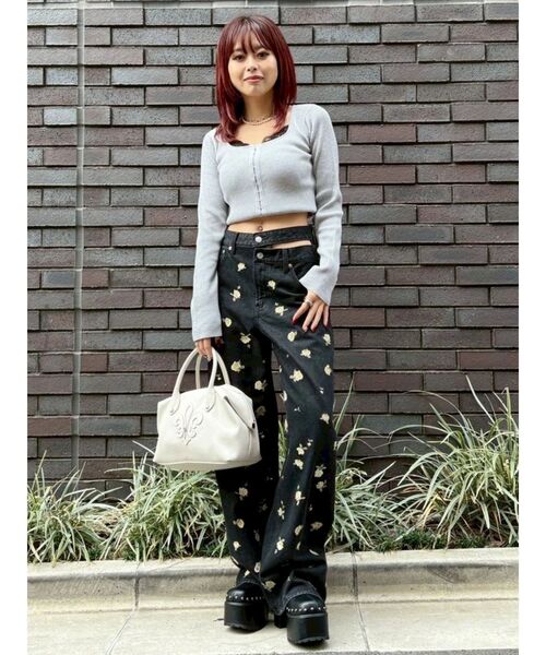 EVRIS（エヴリス）の「Embroideryカットアウトワイドデニムパンツ【セットアップ着用可能】（デニムパンツ・レディース・ブラック/インディゴブルー・MEDIUM/SMALL）」の9枚目の写真