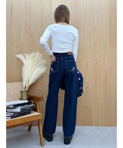 EVRIS（エヴリス）の「Embroideryカットアウトワイドデニムパンツ【セットアップ着用可能】（デニムパンツ・レディース・ブラック/インディゴブルー・MEDIUM/SMALL）」の19枚目の写真