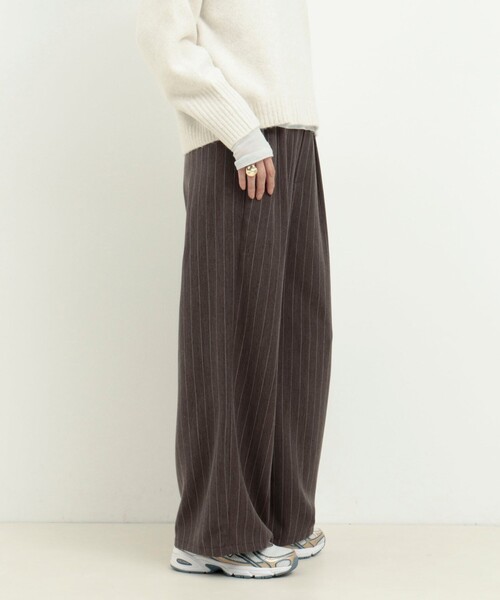 MICO COULIER（ミコクリエ）の「ストライプタックパンツ（その他パンツ・レディース・グレー系その他/ブラウン系その他・36/38）」の6枚目の写真