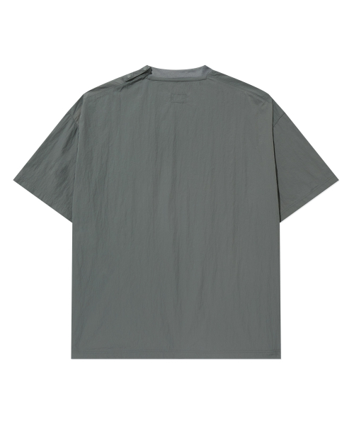 COVERNAT(カバーナット)の「ウーブンユーティリティTシャツSage Gray(Tシャツ/カットソー・レディース・その他・SMALL/MEDIUM/LARGE/X-LARGE/XX-LARGE)」の3枚目の写真