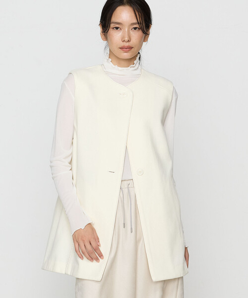 Gabardine K.T(ギャバジンケーティー)の「〔 +サイズ 〕 やわらかメルトン ノーカラージレ(ベスト・レディース・オフホワイト/ライトグレー・13号)」の4枚目の写真