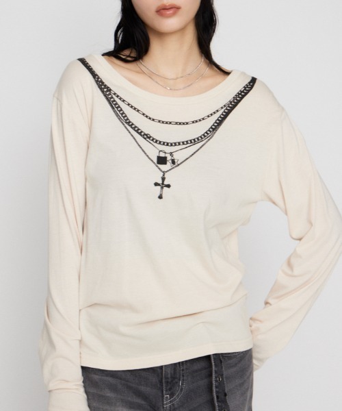 LAGUA GEM(ラグアジェム)の「PENDANT PRINT ロングスリーブTシャツ(Tシャツ/カットソー・レディース・ブラック/カーキ/アイボリー・FREE)」の2枚目の写真