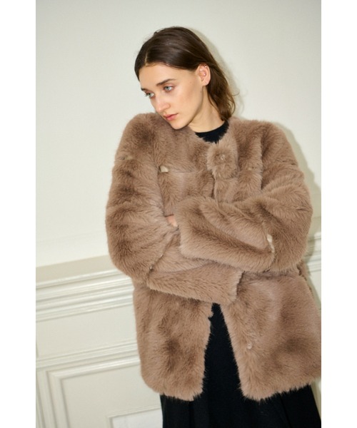 Estella.K(エステラケー)の「Coco Faux Fur Coat ノーカラーファーコート(ノーカラーコート・レディース・ブラック/ブルーグレー/モカ/オフホワイト・FREE)」の4枚目の写真