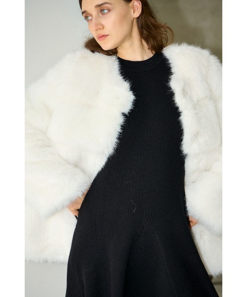Estella.K(エステラケー)の「Coco Faux Fur Coat ノーカラーファーコート(ノーカラーコート・レディース・ブラック/ブルーグレー/モカ/オフホワイト・FREE)」の16枚目の写真