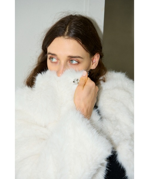 Estella.K(エステラケー)の「Coco Faux Fur Coat ノーカラーファーコート(ノーカラーコート・レディース・ブラック/ブルーグレー/モカ/オフホワイト・FREE)」の22枚目の写真