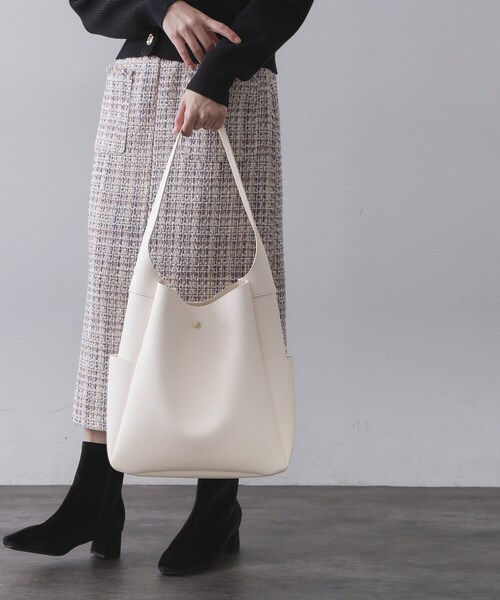 OPAQUE.CLIP（オペークドットクリップ）の「シュリンク合皮ワンハンドルトートバッグ【軽量／A4サイズ対応】（トートバッグ・レディース・ナチュラル/アイボリー/ブラック・00）」の4枚目の写真
