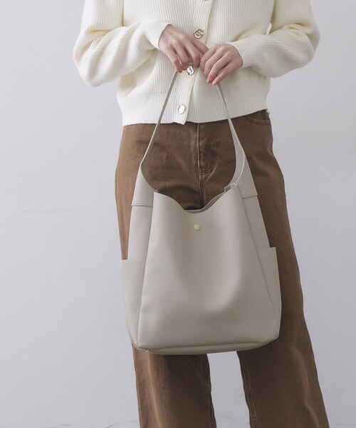 OPAQUE.CLIP（オペークドットクリップ）の「シュリンク合皮ワンハンドルトートバッグ【軽量／A4サイズ対応】（トートバッグ・レディース・ナチュラル/アイボリー/ブラック・00）」の8枚目の写真