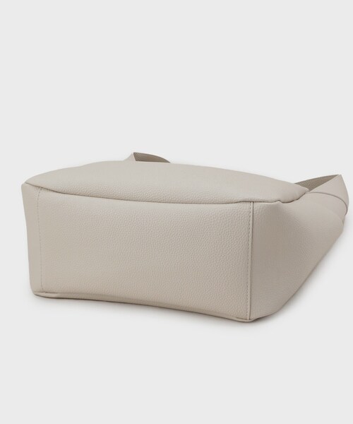 OPAQUE.CLIP（オペークドットクリップ）の「シュリンク合皮ワンハンドルトートバッグ【軽量／A4サイズ対応】（トートバッグ・レディース・ナチュラル/アイボリー/ブラック・00）」の15枚目の写真