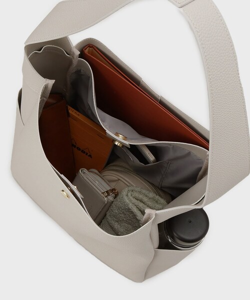 OPAQUE.CLIP（オペークドットクリップ）の「シュリンク合皮ワンハンドルトートバッグ【軽量／A4サイズ対応】（トートバッグ・レディース・ナチュラル/アイボリー/ブラック・00）」の19枚目の写真