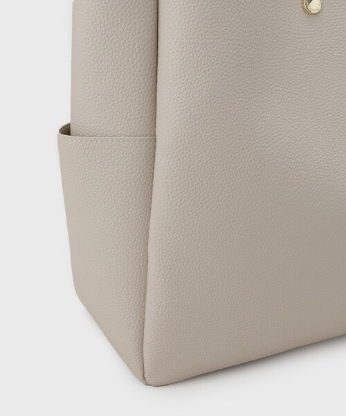 OPAQUE.CLIP（オペークドットクリップ）の「シュリンク合皮ワンハンドルトートバッグ【軽量／A4サイズ対応】（トートバッグ・レディース・ナチュラル/アイボリー/ブラック・00）」の21枚目の写真