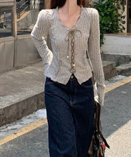 Flugge(フラッジー)の「フロントリボンフリルリブトップス(その他トップス・レディース・ベージュ・LARGE/MEDIUM)」の2枚目の写真