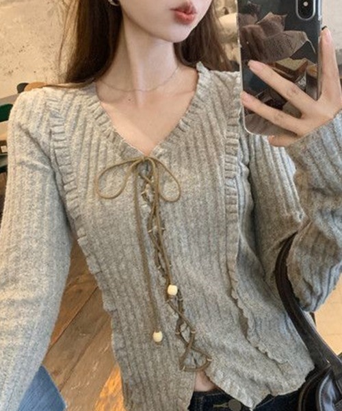 Flugge(フラッジー)の「フロントリボンフリルリブトップス(その他トップス・レディース・ベージュ・LARGE/MEDIUM)」の4枚目の写真