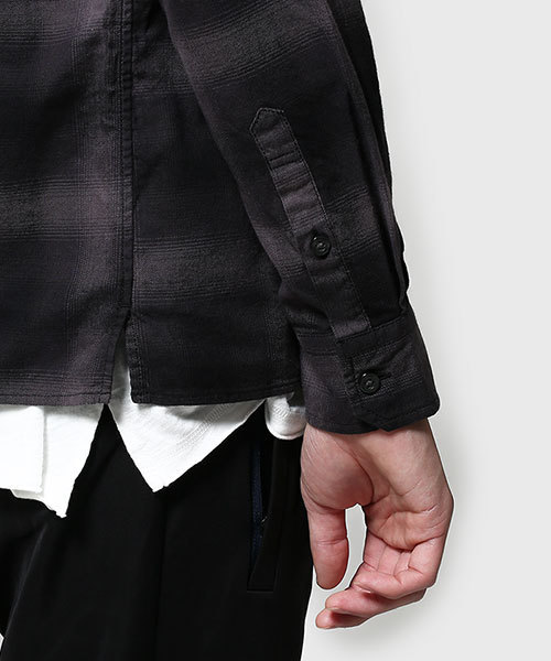 NANO universe（ナノユニバース）の「ダークオンブレーネル（シャツ/ブラウス・メンズ・レッド/ブルー/ブラック・MEDIUM/SMALL/LARGE）」の5枚目の写真