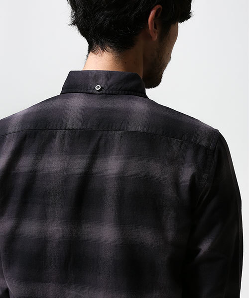 NANO universe（ナノユニバース）の「ダークオンブレーネル（シャツ/ブラウス・メンズ・レッド/ブルー/ブラック・MEDIUM/SMALL/LARGE）」の6枚目の写真