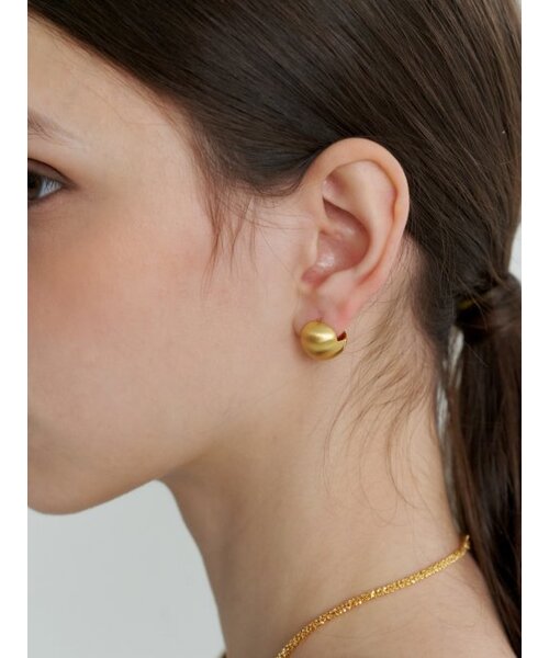 LOVE ME MONSTER（ラブミーモンスター）の「Pure Chic Ball Earrings M_GD (L233MER060)（ピアス（両耳用）・レディース・ゴールド・FREE）」の4枚目の写真