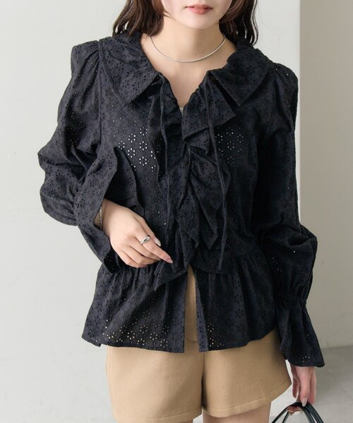 mystic（ミスティック）の「フラワー刺繍フリルブラウス（シャツ/ブラウス・レディース・ミント/ブラック/オフホワイト・FREE）」の2枚目の写真