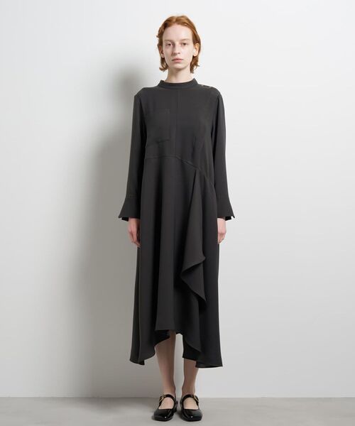 LANVIN en Bleu(ランバンオンブルー)の「シルキーツイルドレープシャツワンピース(ワンピース・レディース・グレー/ネイビー・36/38)」の1枚目の写真
