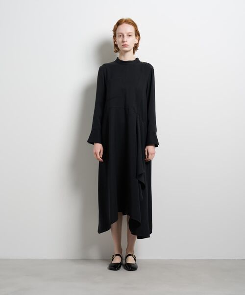 LANVIN en Bleu(ランバンオンブルー)の「シルキーツイルドレープシャツワンピース(ワンピース・レディース・グレー/ネイビー・36/38)」の3枚目の写真