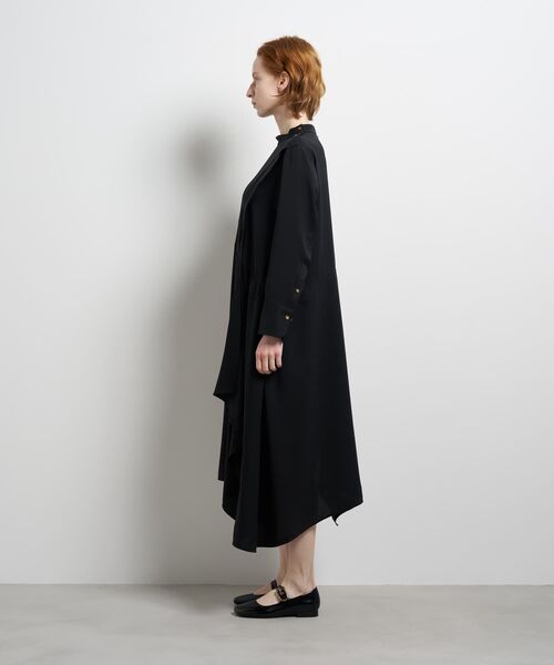 LANVIN en Bleu(ランバンオンブルー)の「シルキーツイルドレープシャツワンピース(ワンピース・レディース・グレー/ネイビー・36/38)」の4枚目の写真