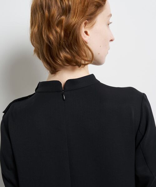 LANVIN en Bleu(ランバンオンブルー)の「シルキーツイルドレープシャツワンピース(ワンピース・レディース・グレー/ネイビー・36/38)」の8枚目の写真