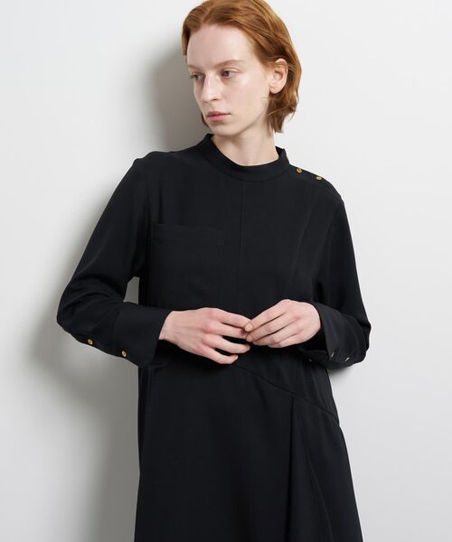 LANVIN en Bleu(ランバンオンブルー)の「シルキーツイルドレープシャツワンピース(ワンピース・レディース・グレー/ネイビー・36/38)」の9枚目の写真