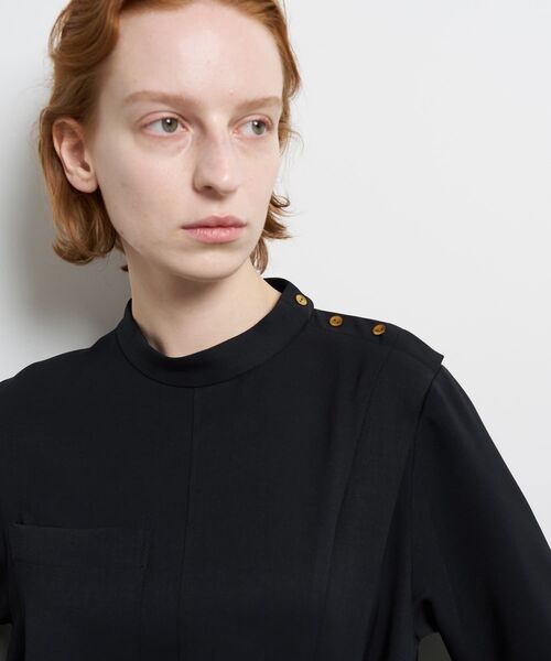 LANVIN en Bleu(ランバンオンブルー)の「シルキーツイルドレープシャツワンピース(ワンピース・レディース・グレー/ネイビー・36/38)」の10枚目の写真