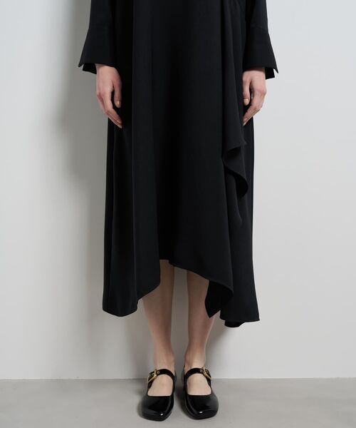 LANVIN en Bleu(ランバンオンブルー)の「シルキーツイルドレープシャツワンピース(ワンピース・レディース・グレー/ネイビー・36/38)」の12枚目の写真