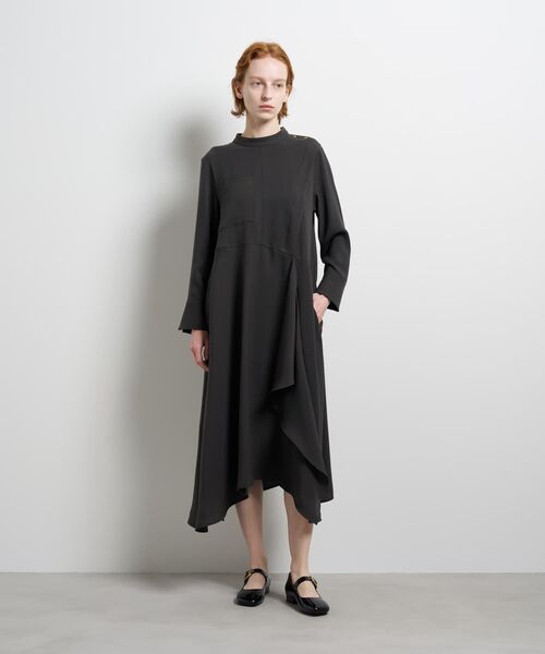 LANVIN en Bleu(ランバンオンブルー)の「シルキーツイルドレープシャツワンピース(ワンピース・レディース・グレー/ネイビー・36/38)」の13枚目の写真