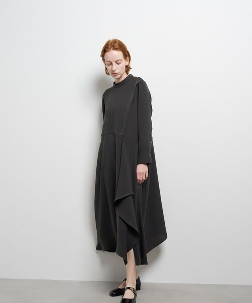 LANVIN en Bleu(ランバンオンブルー)の「シルキーツイルドレープシャツワンピース(ワンピース・レディース・グレー/ネイビー・36/38)」の16枚目の写真