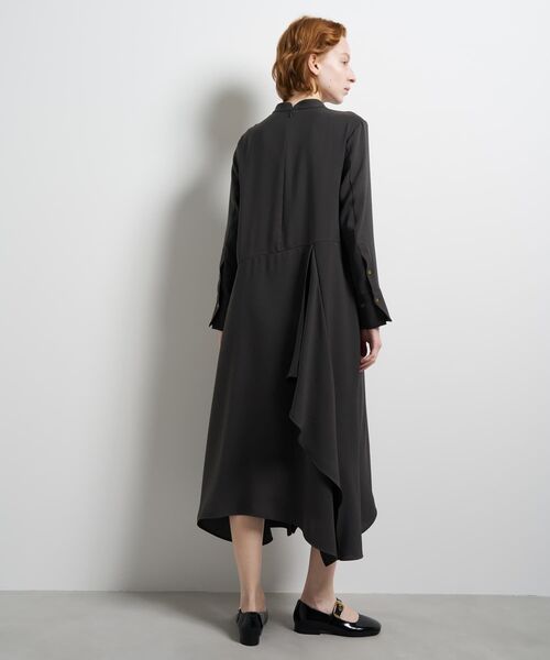 LANVIN en Bleu(ランバンオンブルー)の「シルキーツイルドレープシャツワンピース(ワンピース・レディース・グレー/ネイビー・36/38)」の17枚目の写真
