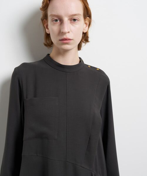 LANVIN en Bleu(ランバンオンブルー)の「シルキーツイルドレープシャツワンピース(ワンピース・レディース・グレー/ネイビー・36/38)」の20枚目の写真