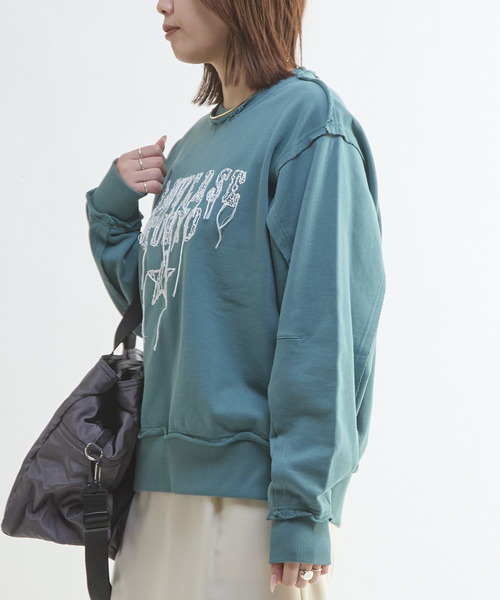 CONVERSE TOKYO(コンバーストウキョウ)の「DAMAGED EMBROIDED LOGO SWEAT(スウェット・レディース・グリーン/グレー/ブラック・MEDIUM/SMALL)」の5枚目の写真