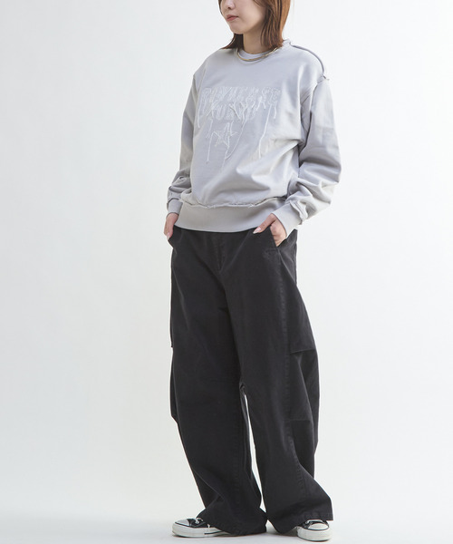 CONVERSE TOKYO(コンバーストウキョウ)の「DAMAGED EMBROIDED LOGO SWEAT(スウェット・レディース・グリーン/グレー/ブラック・MEDIUM/SMALL)」の9枚目の写真