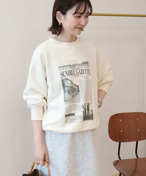 AMERICAN HOLIC(アメリカンホリック)の「News paperロゴスウェット(スウェット・レディース・チャコールグレー/杢グレー/アイボリー・FREE)」の2枚目の写真