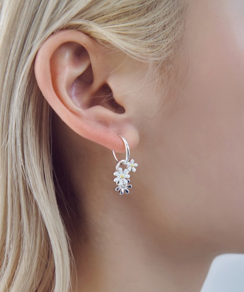 GOLDY（ゴールディ）の「カラー ブルーム イヤリング（イヤリング・レディース・シルバー系2/ゴールド系1/ゴールド系2/シルバー系1・FREE）」の2枚目の写真