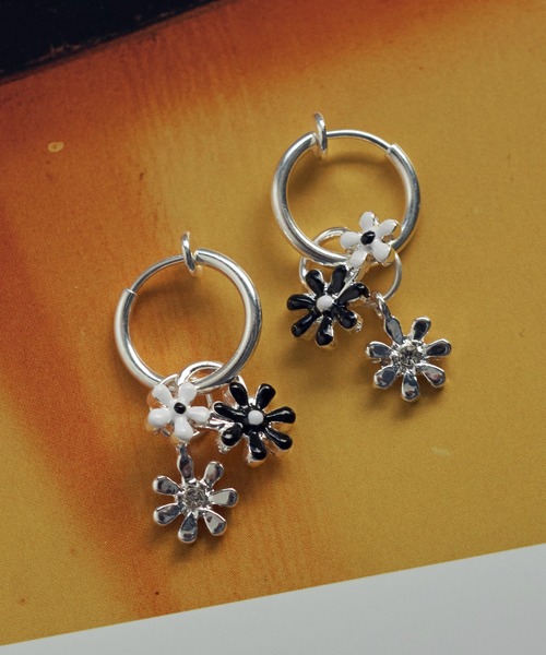 GOLDY（ゴールディ）の「カラー ブルーム イヤリング（イヤリング・レディース・シルバー系2/ゴールド系1/ゴールド系2/シルバー系1・FREE）」の3枚目の写真