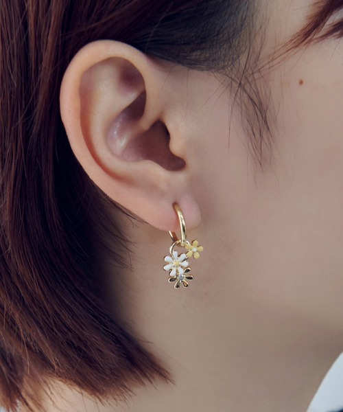 GOLDY（ゴールディ）の「カラー ブルーム イヤリング（イヤリング・レディース・シルバー系2/ゴールド系1/ゴールド系2/シルバー系1・FREE）」の4枚目の写真