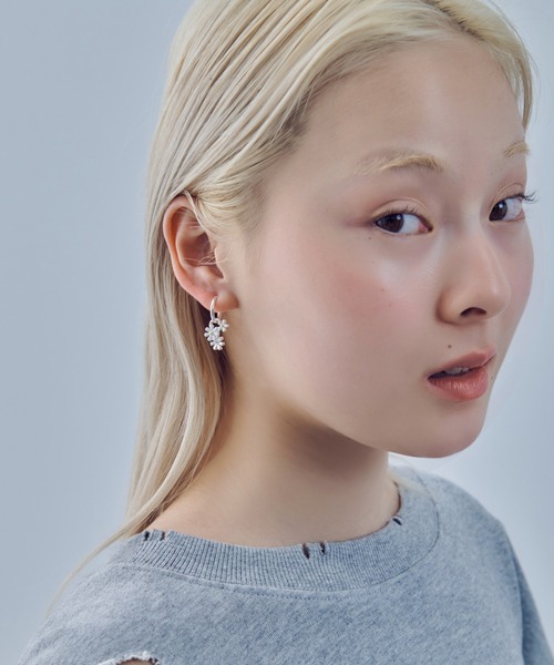 GOLDY（ゴールディ）の「カラー ブルーム イヤリング（イヤリング・レディース・シルバー系2/ゴールド系1/ゴールド系2/シルバー系1・FREE）」の6枚目の写真