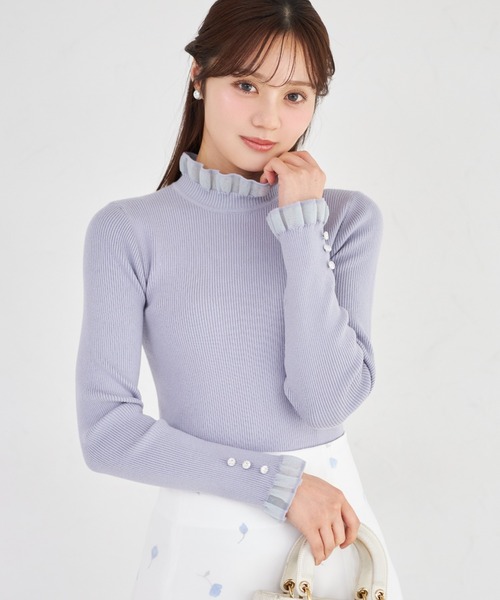 tocco closet(トッコ クローゼット)の「袖口ビジュー付きシアーフリル切り替えリブニットプルオーバー(ニット/セーター・レディース・オフホワイト/ピンク/ブルー・M)」の3枚目の写真