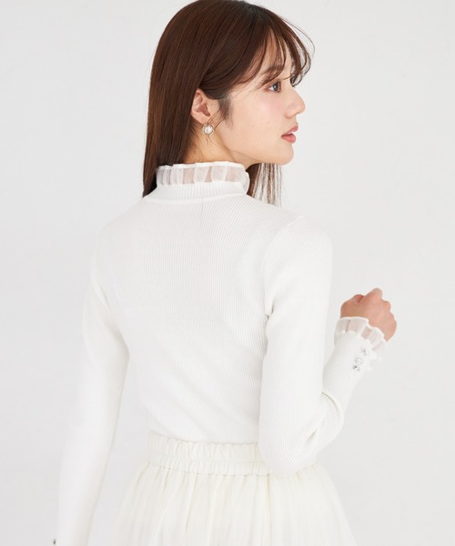 tocco closet(トッコ クローゼット)の「袖口ビジュー付きシアーフリル切り替えリブニットプルオーバー(ニット/セーター・レディース・オフホワイト/ピンク/ブルー・M)」の22枚目の写真