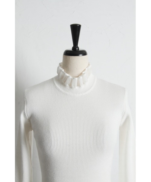 tocco closet(トッコ クローゼット)の「袖口ビジュー付きシアーフリル切り替えリブニットプルオーバー(ニット/セーター・レディース・オフホワイト/ピンク/ブルー・M)」の9枚目の写真