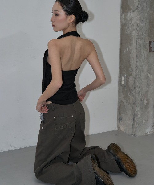 ZIZEMUSEUM（ジゼミュージアム）の「OFF-CENTER TUCK COTTON PANTS (KHAKI GRAY)（その他パンツ・レディース・その他・SMALL/MEDIUM/LARGE）」の4枚目の写真