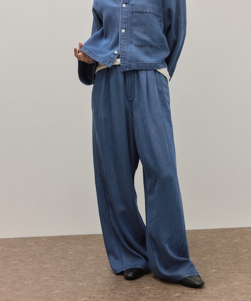 ADAM ET ROPE'(アダムエロペ)の「ライトデニムイージーパンツ(デニムパンツ・レディース・ブルー系その他4/ブラック/サックスブルー・38/36/34)」の3枚目の写真